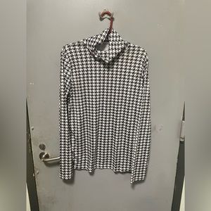 Turtle neck black and white zig zag design!!🔥🔥🔥😎